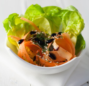 carrots and lettuce salad